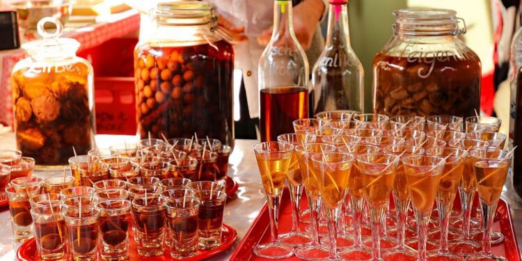 Dall'Unicum alla grappa di rapa: dove provare i liquori locali unici d'Europa