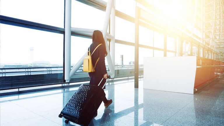Qual è la stagione delle spalle?  Viaggiare fuori dalle ore di punta potrebbe aiutarti a risparmiare denaro ed evitare la folla