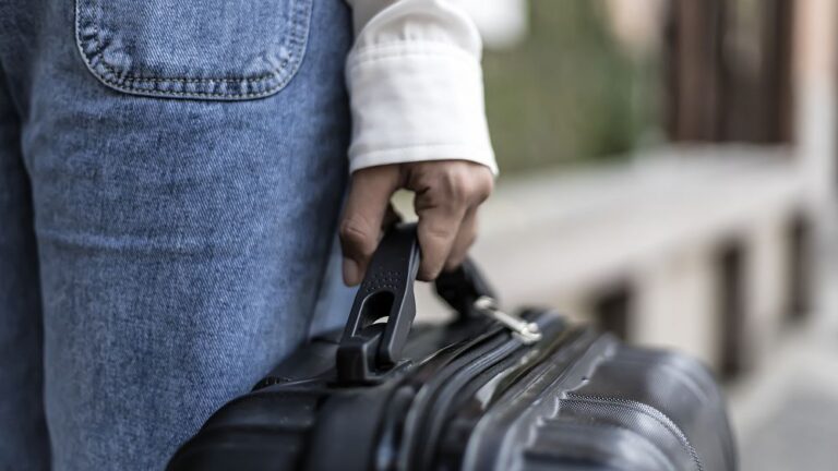 Swiss Air: le vacanze dei passeggeri sono "rovinate" dopo che l'aereo è arrivato in Spagna senza bagagli