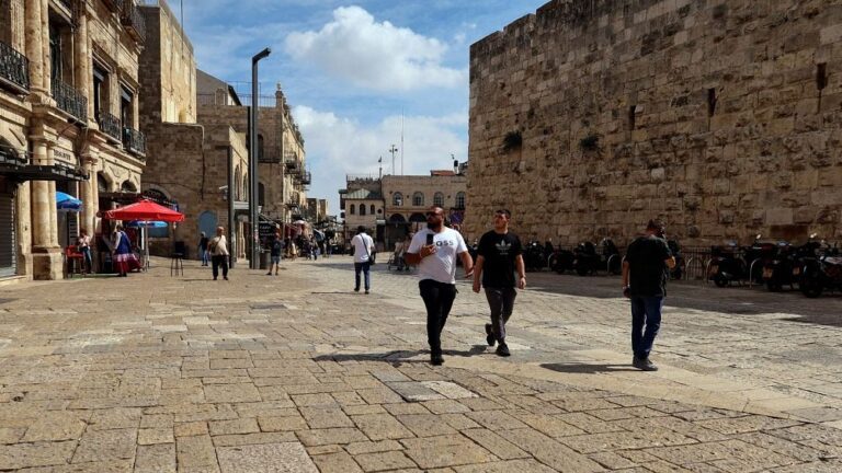 Gerusalemme, Betlemme: il turismo racconta della guerra tra Israele e Hamas durante un periodo di grande affluenza di pellegrinaggi