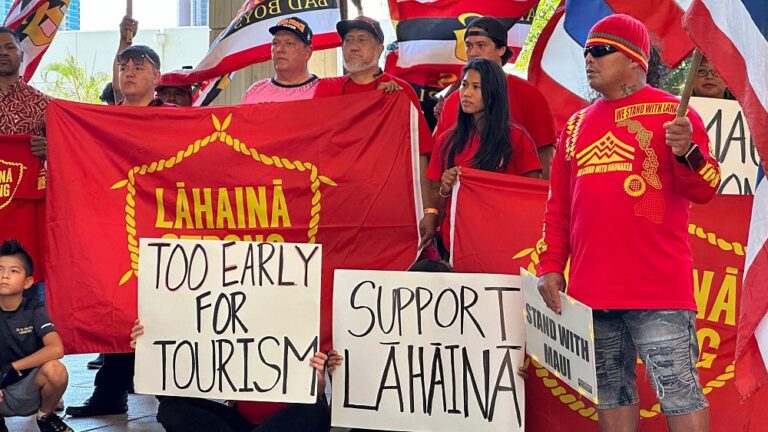 "Il nostro dolore è ancora vivo": la gente del posto chiede di ritardare la riapertura del turismo dopo gli incendi alle Hawaii