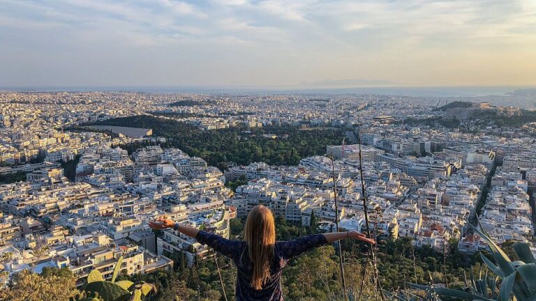Rodi, Spalato, Istanbul: quali sono le migliori città europee per chi viaggia da solo?