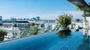 Dimentica le stanze anguste e i bagni in comune, gli ostelli europei hanno subito un upgrade