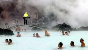 La spa islandese Blue Lagoon chiude temporaneamente poiché i terremoti mettono l'area in allerta per un'eruzione vulcanica