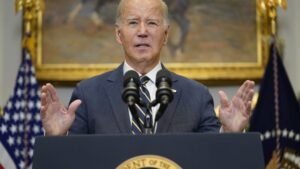 Biden esorta il Congresso ad approvare il pacchetto di aiuti per l’Ucraina, esprimendo apertura ai cambiamenti al confine con il Messico