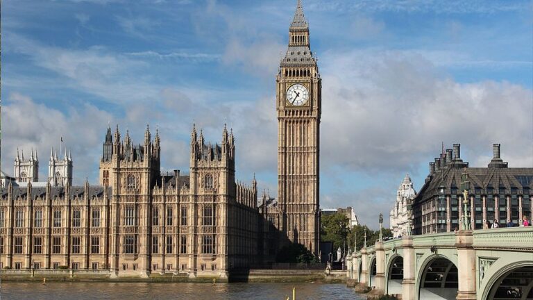 Il Regno Unito allenta le regole di ingresso post-Brexit per gli studenti che viaggiano dalla Francia in gita scolastica