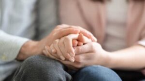 le mani della coppia