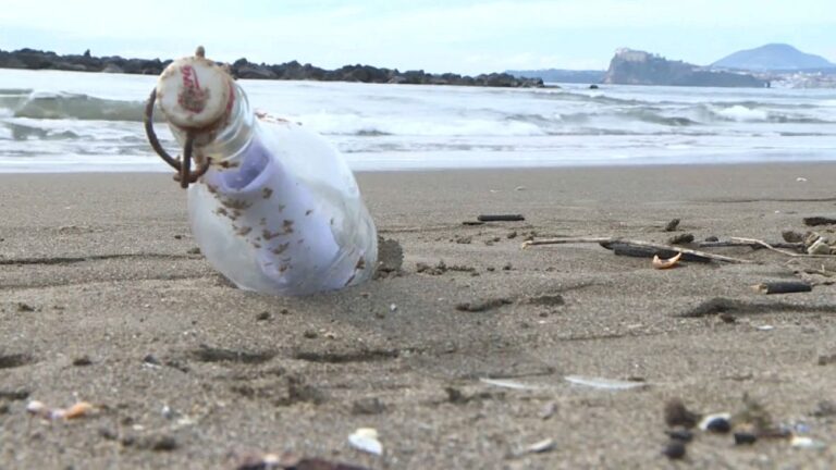 Message in a bottle: Italian finds Spanish child