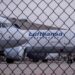 Lufthansa aggiungerà fino a 72 euro al prezzo dei biglietti per pagare il carburante sostenibile 41 Lufthansa aircrafts are parked behind a fence at the airport in Frankfurt, Germany.