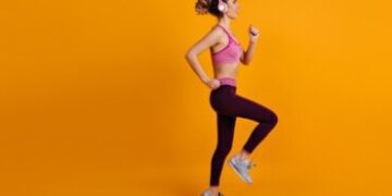 9 esercizi per tonificare le gambe e rafforzare la parte inferiore del corpo 25 ginocchia alte