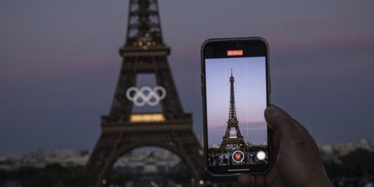 Il caos nei viaggi potrebbe colpire gli aeroporti di Parigi poco prima delle Olimpiadi se lo sciopero dovesse andare avanti 35 Could the potential strikes around the Olympics cause problems for Paris?