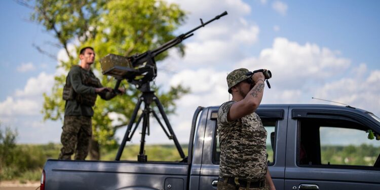 L'Ucraina afferma di aver abbattuto tutti gli 89 droni russi nel più grande attacco degli ultimi 7 mesi 35 FILE - Ukrainian anti-drone unit servicemen search for Russian drones, in Avdiivka direction, Ukraine, Monday, May 6, 2024.