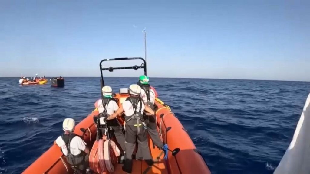 MSF dinghy approaching migrants’ boat