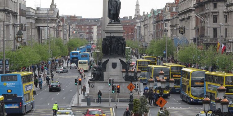 Dublino presenta un budget eccezionale con tagli fiscali e salari più alti mentre le elezioni si avvicinano 35 The broadest boulevard of the Irish capital, O