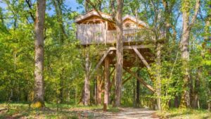 Relive your childhood with a stay in this awesome treehouse.
