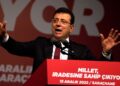 Il sindaco arrestato di Istanbul, Ekrem ̇mamoğlu, potrebbe diventare il prossimo presidente della Turchia? 42 Istanbul Mayor Ekrem İmamoğlu speaks to his supporters in front of the municipal building in Istanbul, 15 December, 2022