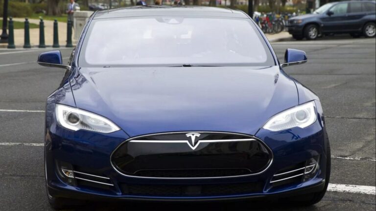 Come gli Stati Uniti stanno rilassando i regolamenti per guidare la gara di auto a guida autonoma