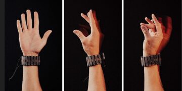 Il nuovo braccialetto di Meta ti consente di digitare senza toccare uno schermo. Ecco come funziona il dispositivo AI