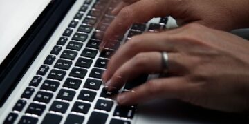 In che modo le persone possono combattere contro i profondi AI realistici? Più intelligenza artificiale, dicono gli esperti