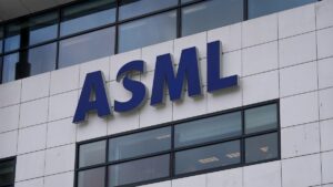 La corte olandese condanna l'uomo per aver condiviso le conoscenze sensibili dal gigante della tecnologia ASML con la persona in Russia