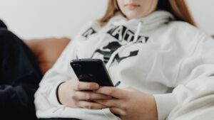 Tiktok e Instagram accusati di spingere i contenuti legati al suicidio per gli adolescenti
