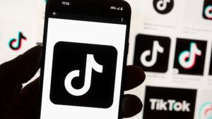 Tiktok ha lanciato note della comunità. Perché i siti di social media stanno scommettendo sul controllo dei fatti di crowdsourcing?