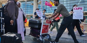 Air Canada riprende i voli dopo mezzo milione di passeggeri colpiti dagli scioperi 9 Air Canada riprende i voli dopo mezzo milione di passeggeri colpiti dagli scioperi