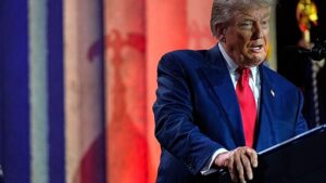 Donald Trump incolpa l'IA per i video che mostrano oggetti lanciati dalla Casa Bianca. È la nuova "notizia falsa"?