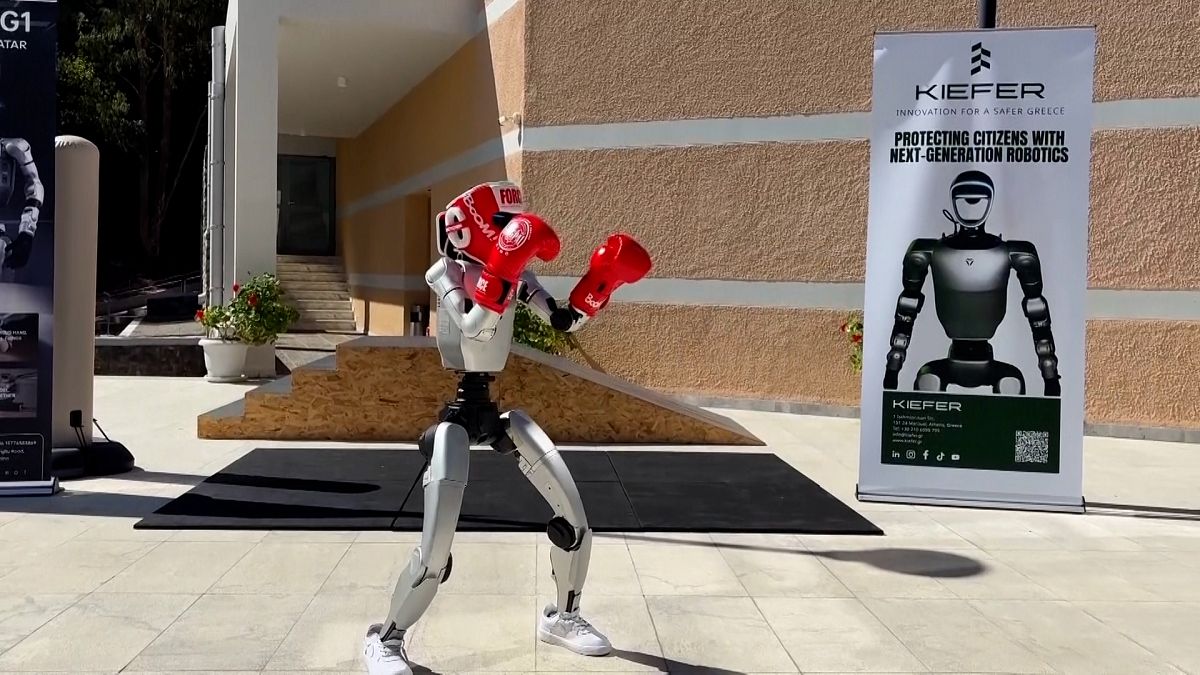 I robot vantano abilità atletiche alla prima olimpiade umanoide internazionale in un'antica città greca