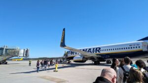 Le compagnie aeree rivali intervengono per colmare il divario mentre Ryanair taglia i voli della Spagna questo inverno