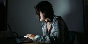 Psicosi di intelligenza artificiale: perché i chatbot stanno facendo perdere le persone alla realtà? 1 Psicosi di intelligenza artificiale: perché i chatbot stanno facendo perdere le persone alla realtà?