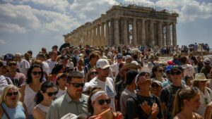 Il forte aumento dei turisti extra-UE stimola il settore dei viaggi in Grecia in un contesto di calo del numero di visitatori provenienti dall'UE