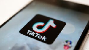 L'algoritmo di TikTok ha amplificato i "contenuti militari glorificati" durante la riunione della NATO, mostra l'analisi