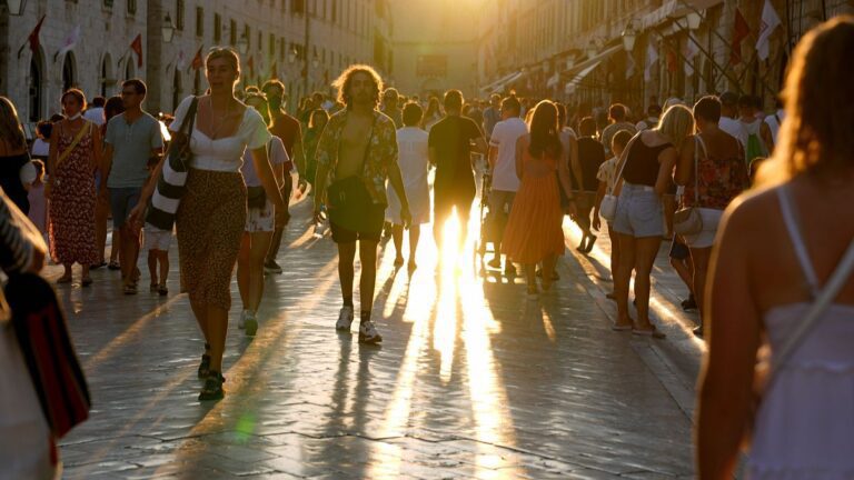 The White Lotus, Bridgeton, K-drama: come il turismo sul set sta mettendo a dura prova le destinazioni di tendenza