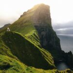 "Stormcations" e mistero: perché i viaggiatori sfidano gli elementi per le avventure alle Isole Faroe