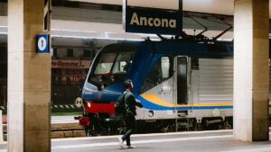 Scioperi e Black Friday: come cambiano i viaggi in Italia oggi