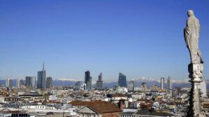 Milano vieta il self check-in per affitti brevi dal 2026: cosa cambia