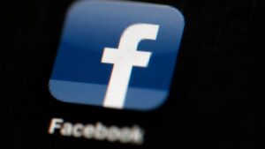 Disinformazione su Facebook: come gli account banditi guadagnano ancora